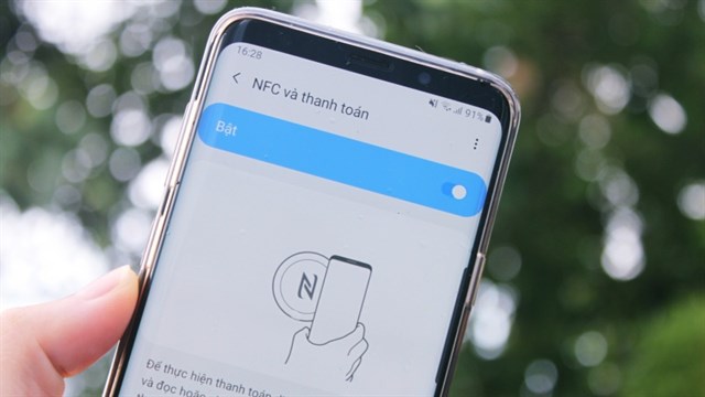 NFC trên iphone là gì? cách dữ liệu, ghép nối với thiết bị và thanh toán bằng NFC