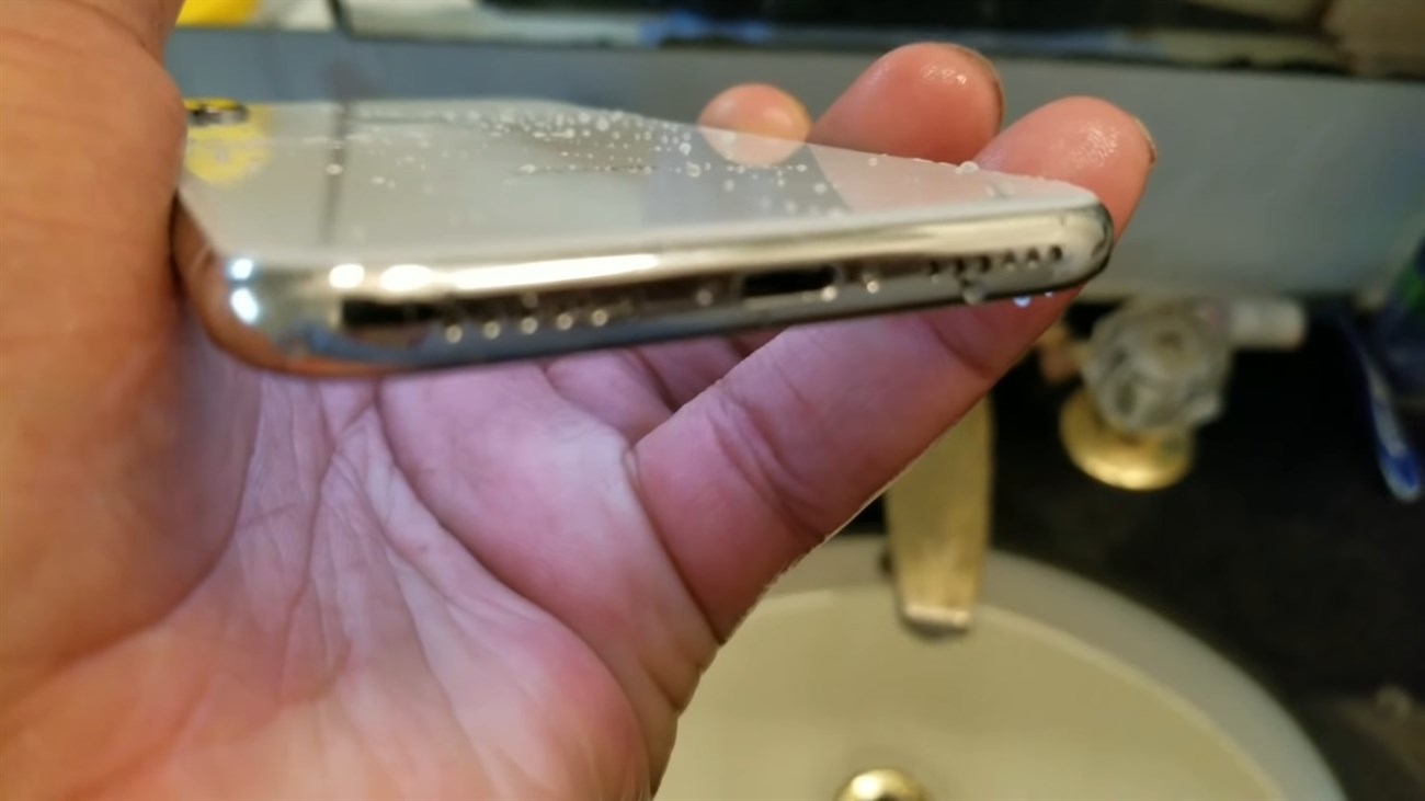 iPhone XS Max có chống nước không Và tương tự như iPhone XS, iPhone XR