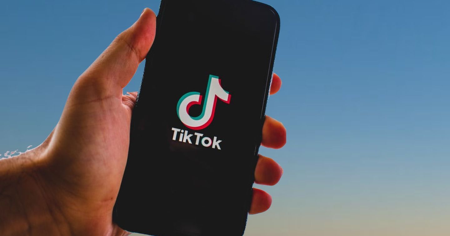 Hướng dẫn cách bật chế độ tự động cuộn video trên TikTok chi tiết và cực kì nhanh chóng